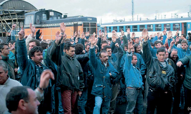 Entente en vue de commettre des dégradations en réunion sur une mission de service public – 27 novembre 1995